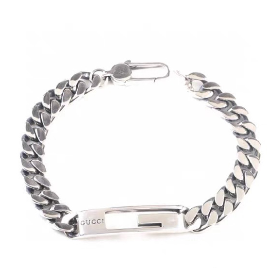 G*u*i bracelets